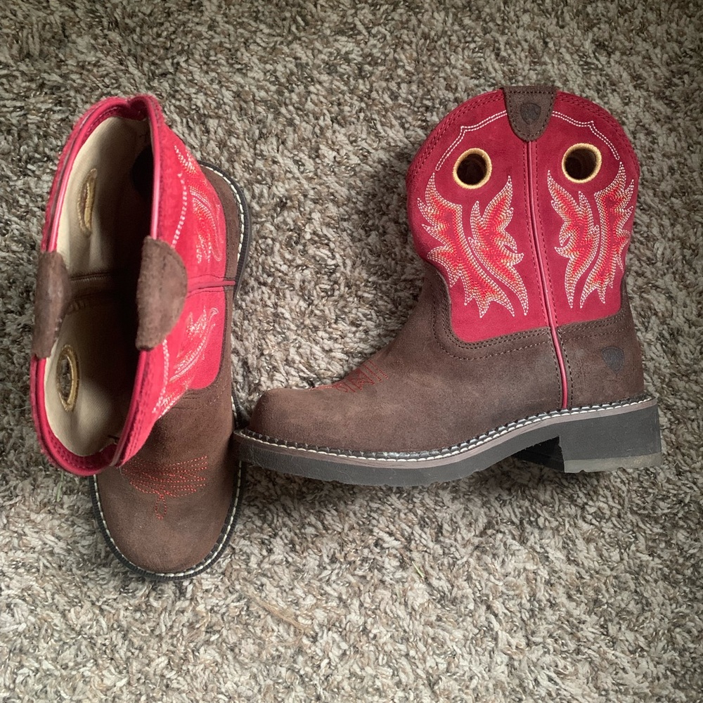 Women’s Ariat boots. Never worn and in great shape. Sat on the shelf for a year